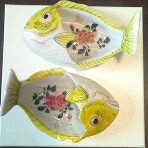 Antique Japanese Meiji fish dish porcelain Deco with beautiful details and color